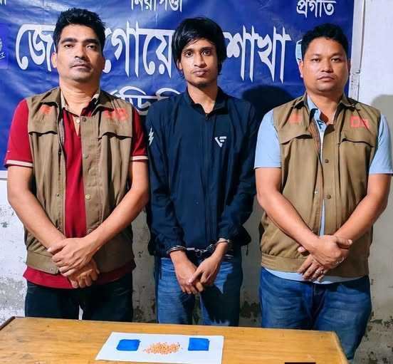 সেনবাগে তিনশ পিস ইয়াবা সহ এক মাদক ব্যবসায়ী গ্রেপ্তার