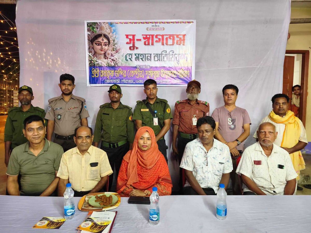 সোনাগাজীর বিভিন্ন পূজা মণ্ডপ পরিদর্শন করলেন ইউএনও
