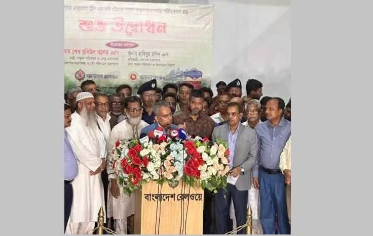 ফেনী রেলওয়ে স্টেশনে ‘মহানগর এক্সপ্রেস’ ট্রেনের যাত্রাবিরতির উদ্বোধন