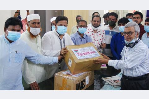 করোনা রোগীদের চিকিৎসায় হাসপাতালে বিএনপির ওষুধ প্রদান