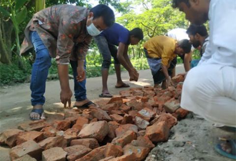 দেবীদ্বার এ স্বেচ্ছাশ্রমে তিন কিলোমিটার সড়ক সংস্কার