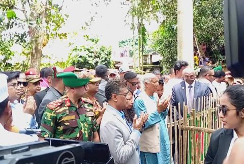 রংপুরে আবু সাঈদের বাড়ীতে ড. ইউনূস