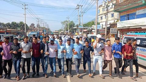 দাগনভূঞা  ফ্যাসিবাদ বিরোধী ও   ইস্কনের বিরুদ্ধে   ছাত্র-জনতার বিক্ষোভ