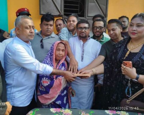 দাগনভূঞায় অগ্নিকাণ্ডে ক্ষতিগ্রস্ত পরিবারকে আকবর হােসেনের আর্থিক সহায়তা প্রদান