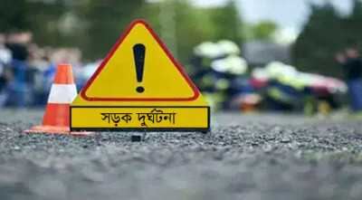 ফেনী র‍্যাব ক্যাম্পের সামনে নিয়ন্ত্রণ হারিয়ে সড়ক বিভাজকে বাস