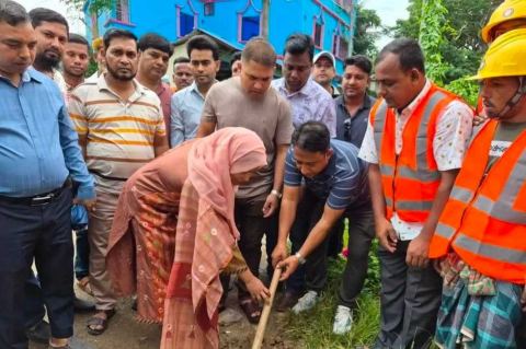 সোনাগাজী পৌরসভার ৯ নম্বর ওয়ার্ডে জলাবদ্ধতা নিরসনে ড্রেন নির্মাণ কাজের উদ্বোধন