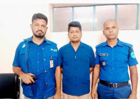 ১৪ বছরের সাজাপ্রাপ্ত কোরাইশমুন্সীর আনোয়ার হোসেন ঢাকায় গ্রেফতার