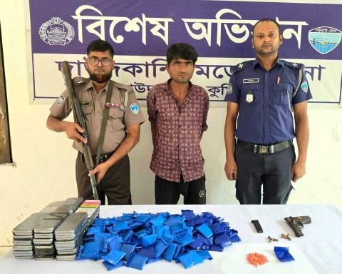 কুমিল্লার দাউদকান্দিতে বিদেশি পিস্তল, ০৭ রাউন্ড গুলি ও ৩৬,০০০ পিস ইয়াবা উদ্ধার; পিকআপসহ মাদক ব্যবসায়ী গ্রেফতার
