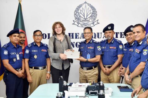 জার্মান পর্যটক ক্রিল ল্যান্ডার-ওয়েবারের (Kirill Lander-Weber) হারানো ল্যাপটপ উদ্ধার ও হস্তান্তর