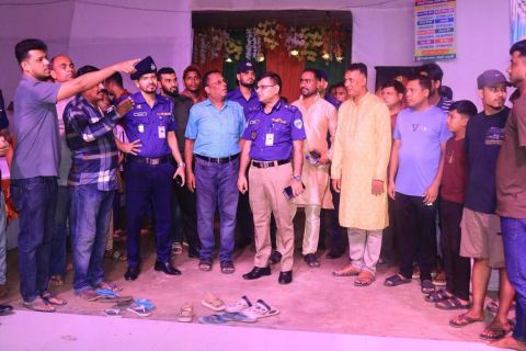 শারদীয় দুর্গাপূজা উপলক্ষ্যে নোয়াখালী জেলা পুলিশের নিরাপত্তা তদারকি ও শুভেচ্ছা বিনিময়ে পুলিশ সুপার