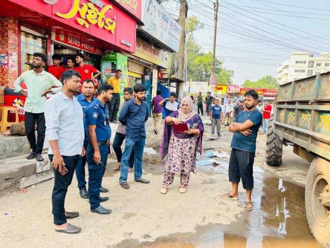 উপজেলা প্রশাসন, ফেনী সদর এর উদ্যোগে রেলগেট এলাকায় মোবাইল কোর্ট পরিচালনা করা হয়