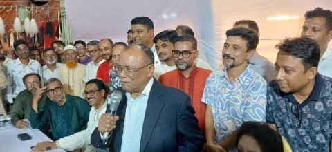 ফেনী জয়কালী মন্দির পরিদর্শন করলেন পরিবেশমন্ত্রী আবদুল আউয়াল মিন্টু