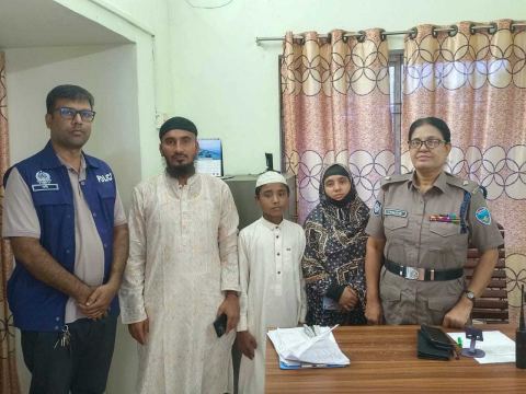 নিখোঁজ শিশুকে উদ্ধার করে মায়ের কোলে ফিরিয়ে দিল দাগনভূঞা থানা পুলিশ